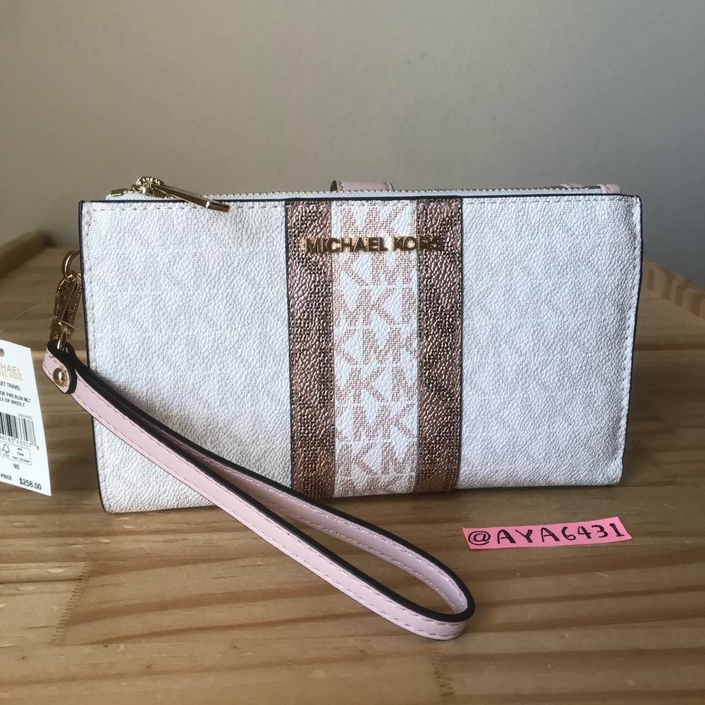 Michael Kors wallet🎈🎈